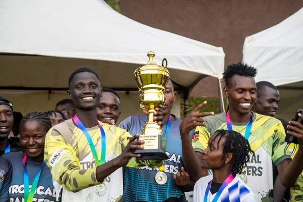 1._Trophy.jpg
